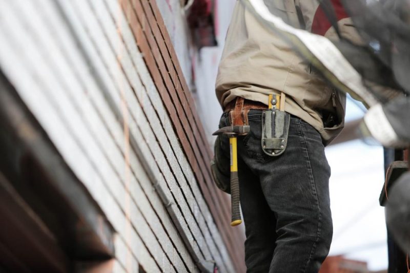 Personeelstekort in de bouw: oorzaken en oplossingen voor werkgevers