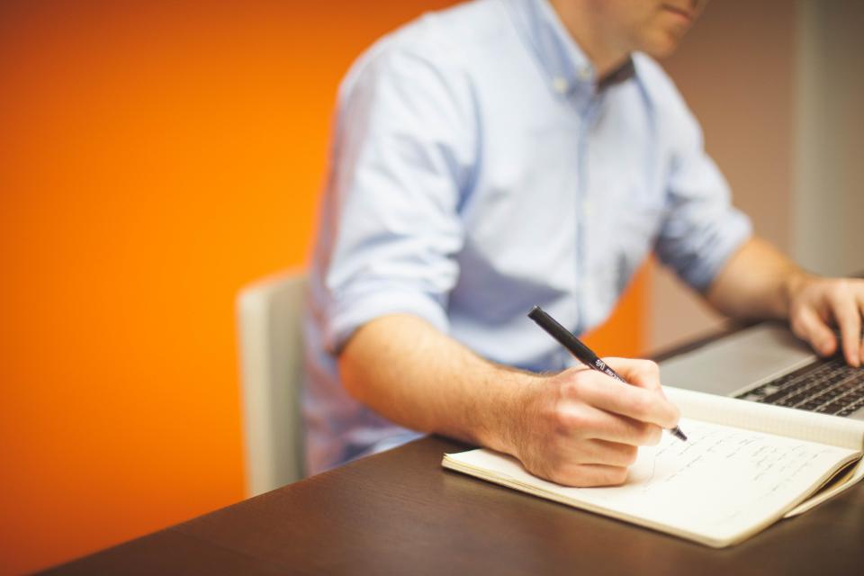 Wervende vacaturetekst schrijven: tips, richtlijnen en voorbeelden